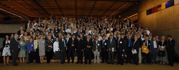 Fotografia dos participantes na 1 Conferncia Mundial sobre Integridade da Investigao Cientfica
