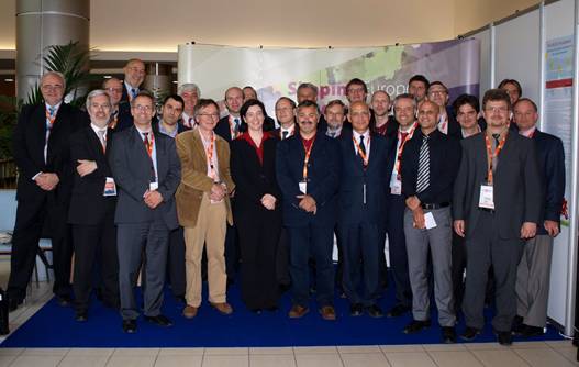 Fotografia dos representantes dos participantes na reunio de lanamento do Forum da Internet do Futuro