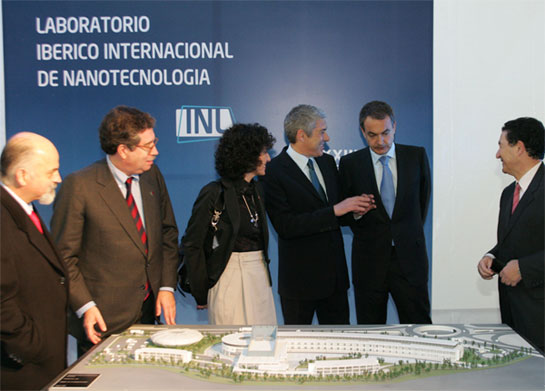 Apresentao da maqueta das instalaes do INL ao Presidente do Governo de Espanha e ao Primeiro Ministro de Portugal