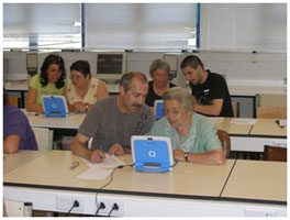 Fotografia de sesso de teste de usabilidade de computadores Magalhes com idosos 1