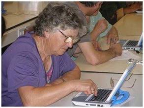 Fotografia de sesso de teste de usabilidade de computadores Magalhes com idosos 5