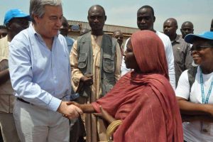 High Commissioner António Guterres meets a forcibly displaced woman at the airport site in Bangui for internally displaced people. The Muslim woman told Guterres that she had lost everything and had no desire to remain any longer in Central African Republic. © UNHCR/H.Reichenberger