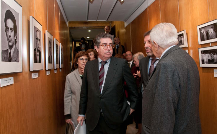 [Foto] O Sr. Ministro Prof. Nuno Catro, Prof. Mariano Gago e o ex-chefe de Estado Dr. Mário Soares, na galeria dedicado aos ex-Presidentes