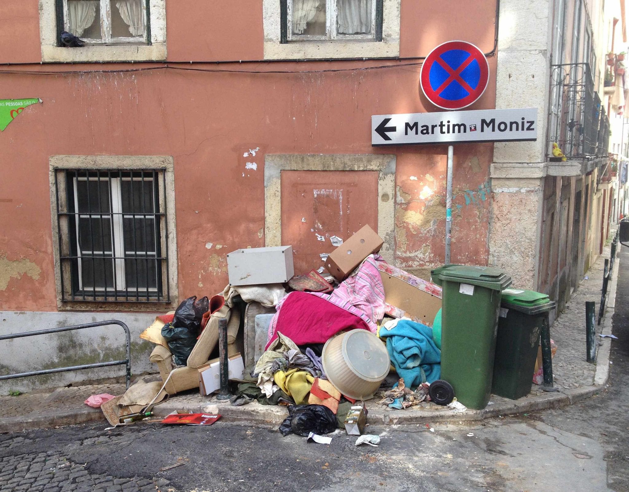 Lixo nas ruas: PSD culpa Câmara de Lisboa e pede recolha todos os dias da semana em todas as freguesias