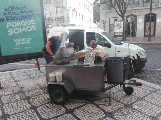 Cheira a castanhas em Lisboa mas o Verão prolongado está a prejudicar o negócio   