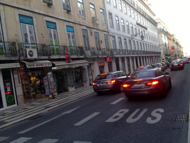 Vão apertar as restrições e a vigilância aos carros velhos a circular no centro de Lisboa