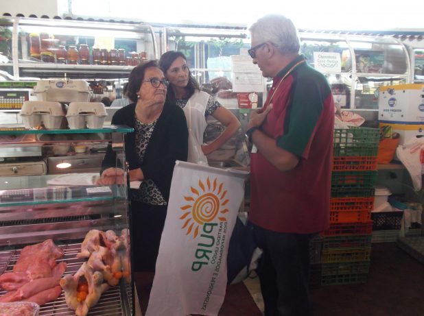 Com o PURP, partido dos reformados, dos “ais” e dos “uis”, no Mercado de Benfica