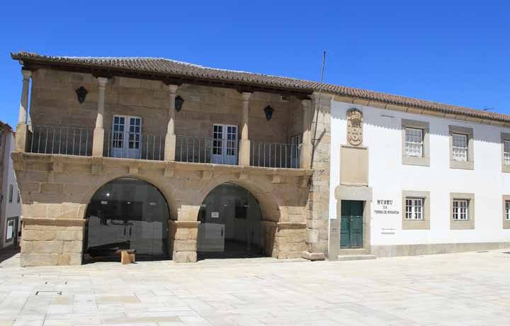 Museu da Terra de Miranda_01_frente_do_museu_162358142954d8988b1c594