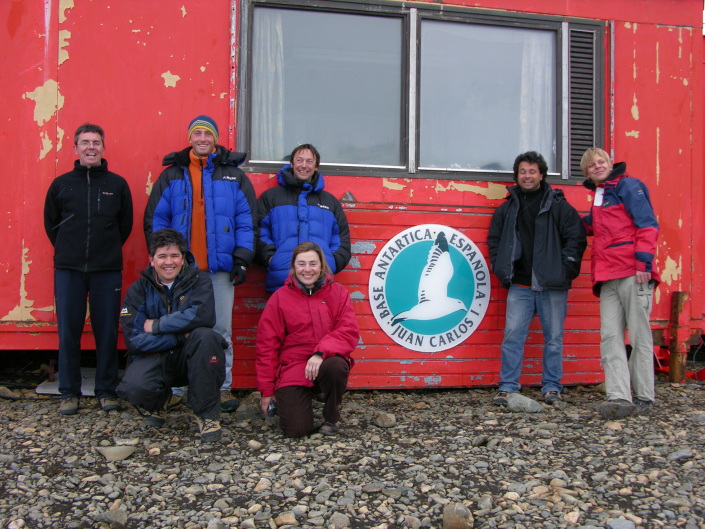 PERMAMODEL team and other researchers and technicians at the Juan Carlos I Spanish Antarctic Base in Livingston Island, Antarctida