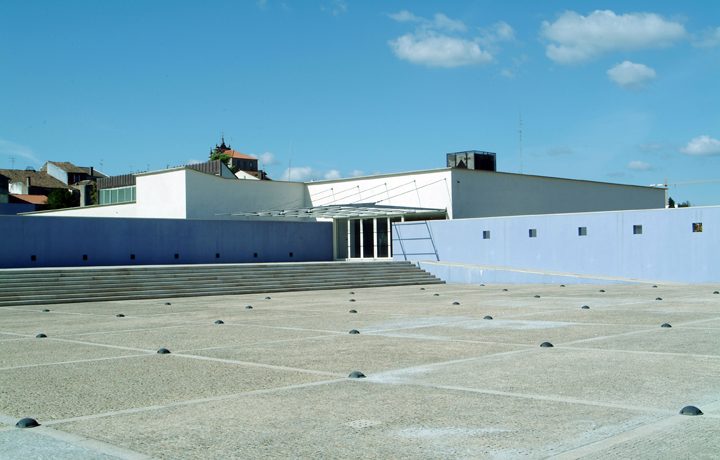 Museu de Arqueologia D. Diogo de Sousa_02_mdds-entrada_203235664354d684498f99a
