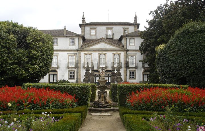 Museu dos Biscainhos_02_mb-fachada_jardim_1_57019452754d68806cb501