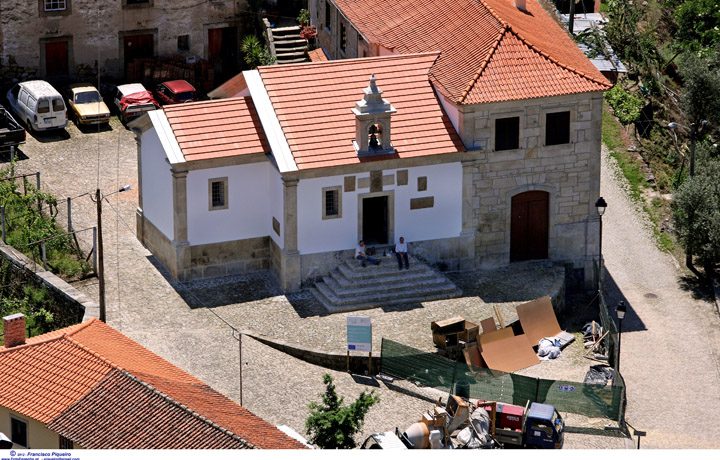 Capela de Sao Pedro de Balsemao_02_capela_balsemao_2_16571844295490213a4a3c5